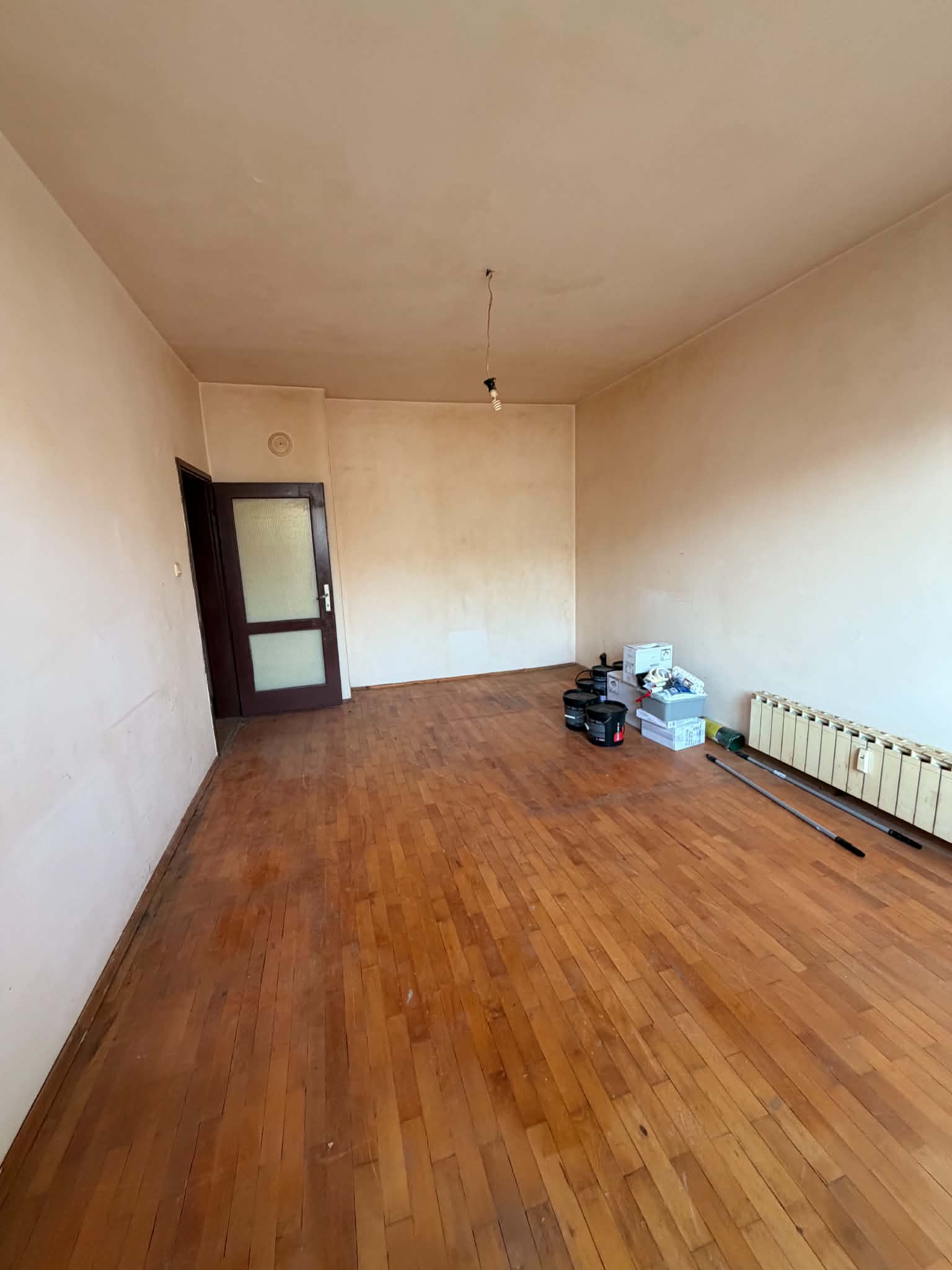 Апартамент, готов за ремонт в кв. Тева, Перник — DB-Clean